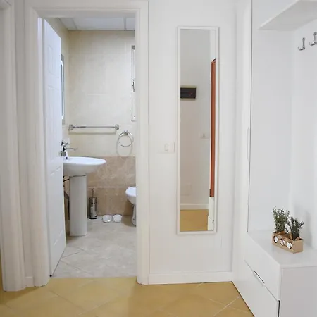 Click - تيرانا